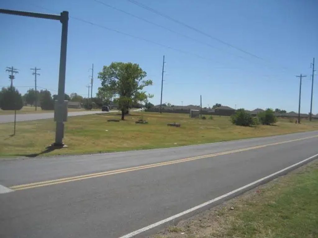2524 S Eastern Avenue, Moore
