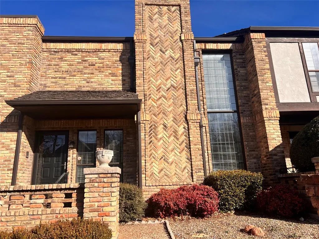 Residential Real Estate for Sale located in the neighborhood of Brookhaven Square 1, in the city of Norman, OK