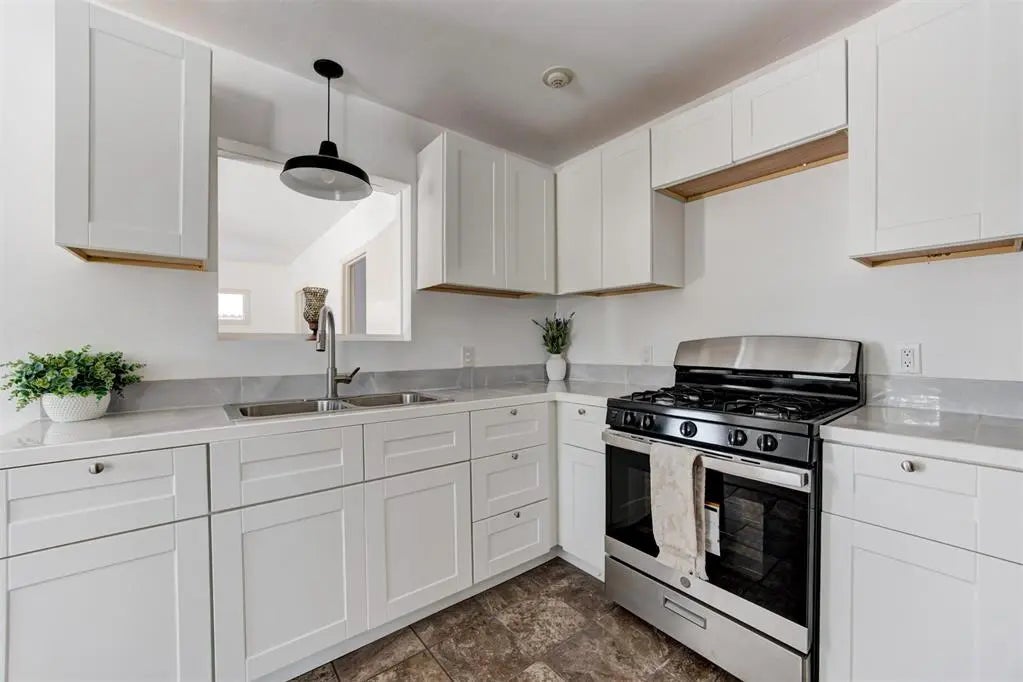 220 S 5th Street, Noble