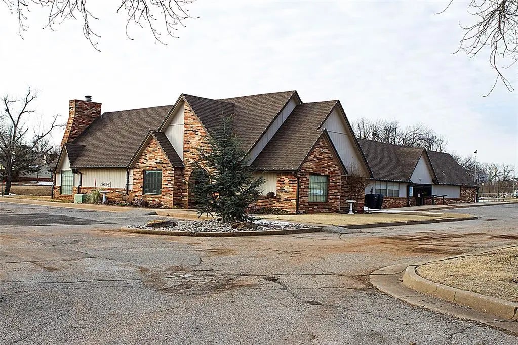 Residential Real Estate for Sale located in the neighborhood of The Crossing Sec 1, in the city of Edmond, OK
