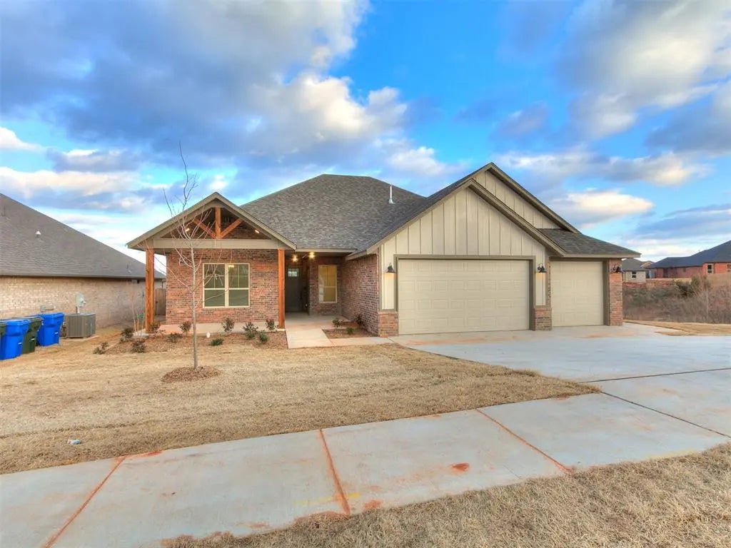 1901 Hollow Crest Court, Norman