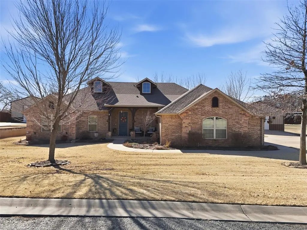 Residential Real Estate for Sale located in the neighborhood of Woodland Farms, in the city of Edmond, OK