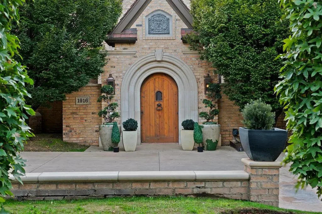 1916 Mulholland Drive, Edmond