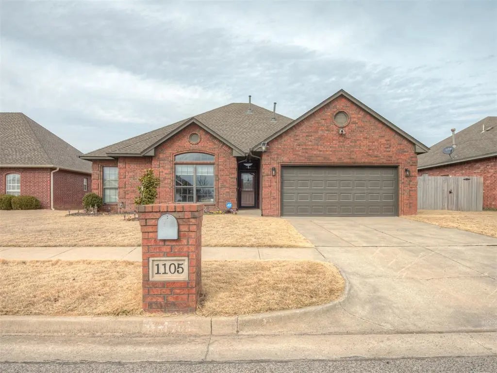 Residential Real Estate for Sale located in the neighborhood of Greenbriar Estlake 19, in the city of Oklahoma City, OK