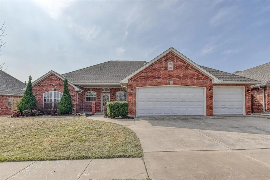Residential Real Estate for Sale located in the neighborhood of Cascade Estate 6, in the city of Norman, OK