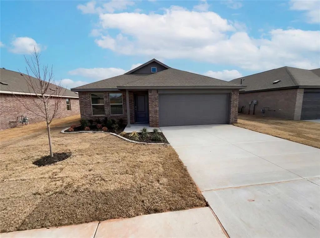 Residential Real Estate for Sale located in the neighborhood of MONTAGE SEC 3 LOT 6 BLOCK 15, in the city of Mustang, OK