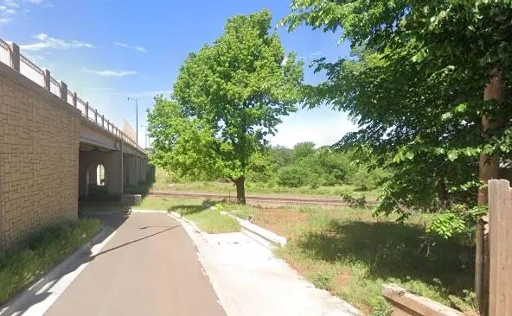 312 W Noble Avenue, Guthrie