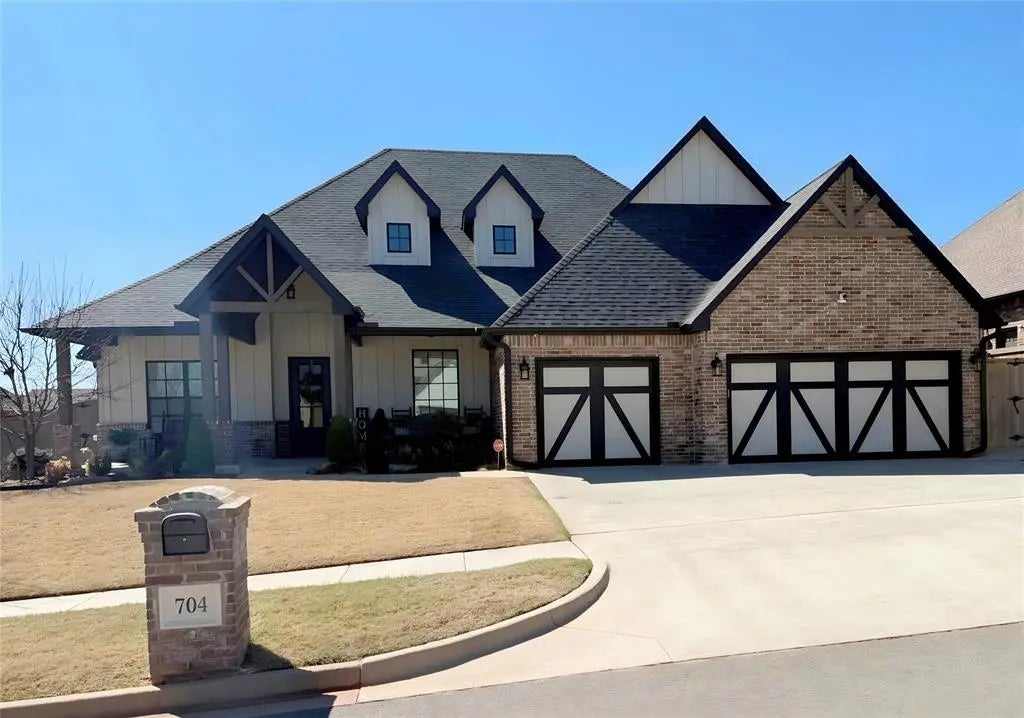 704 Maple Hill Road, Norman