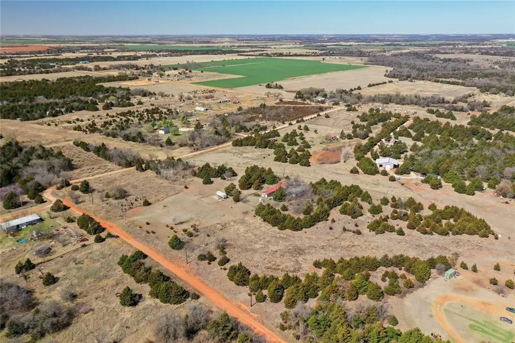 6101 W Camp Drive, Guthrie