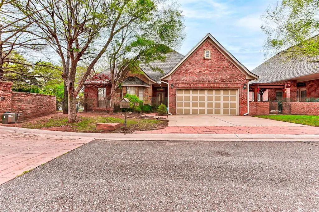 Residential Real Estate for Sale located in the neighborhood of Olde North Village, in the city of Edmond, OK