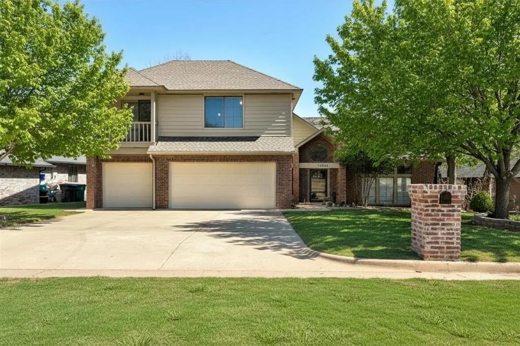 Residential Real Estate for Sale located in the neighborhood of Fox Creek, in the city of Edmond, OK