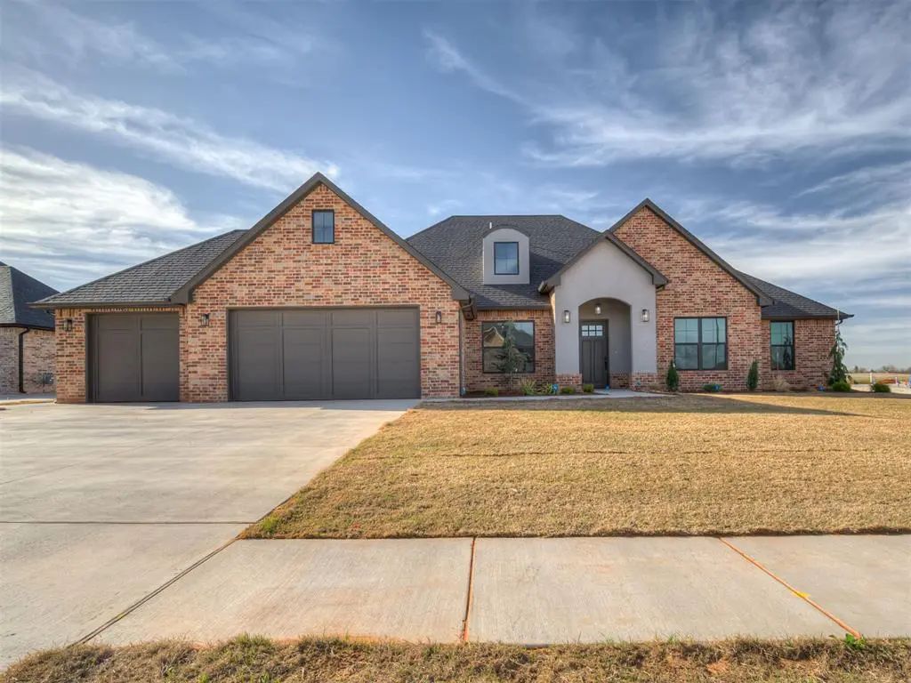 Residential Real Estate for Sale located in the neighborhood of Spitler Lake Estates Sec 3, in the city of Mustang, OK