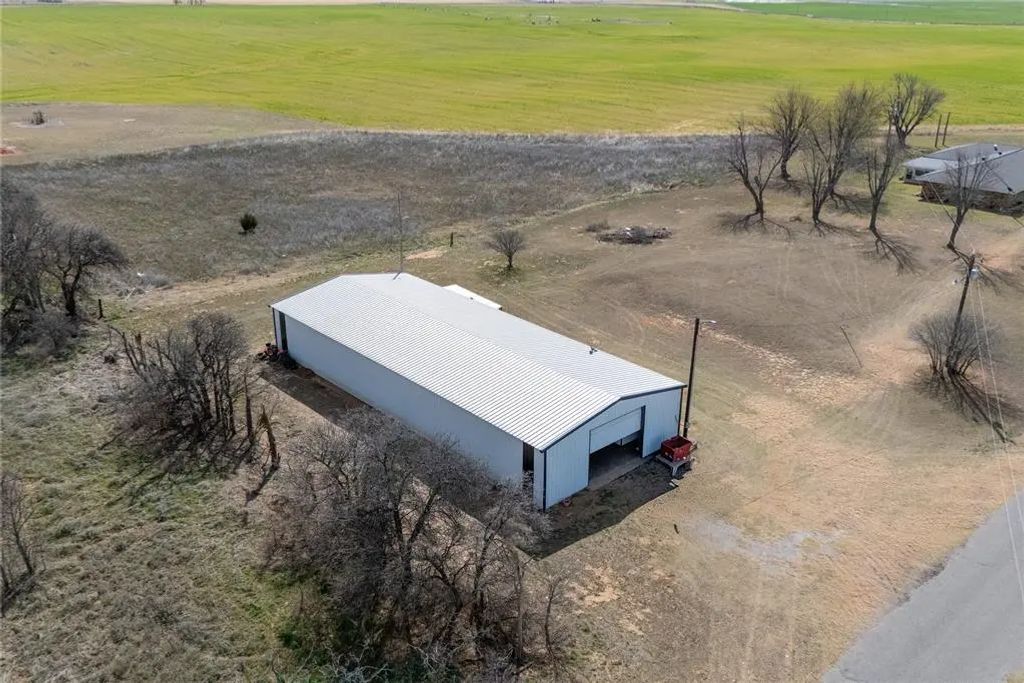 18115 N 2530 Street, Lookeba