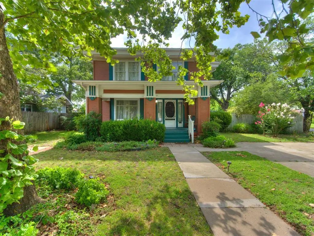 Residential Real Estate for Sale at 604 S Crawford Street in the city of Norman by MLS #1223779