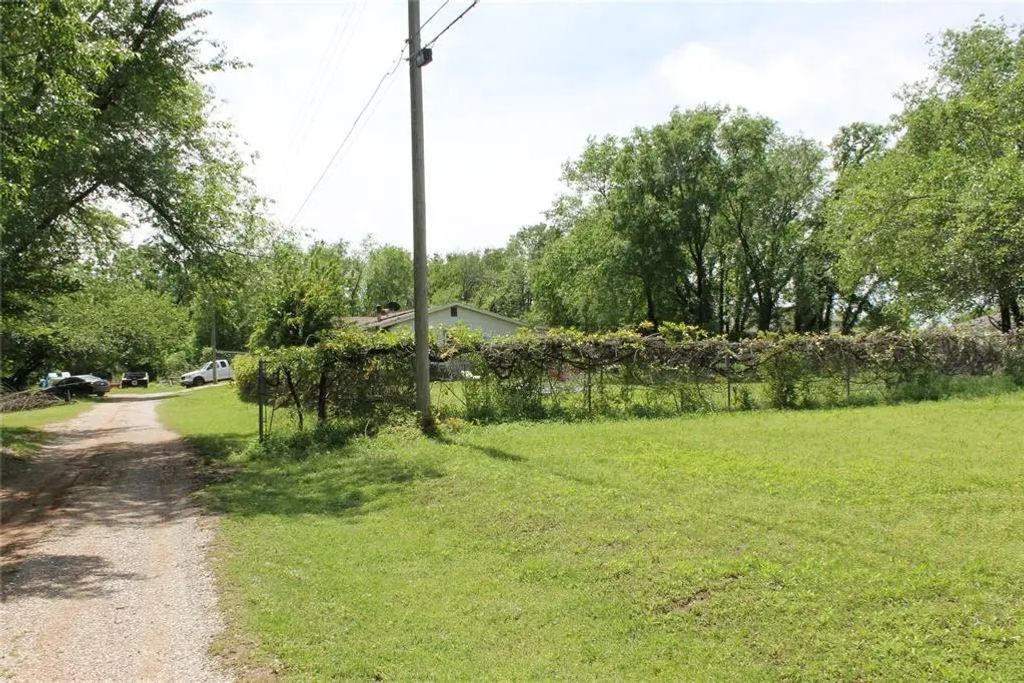 1020 W Oakland Street, Shawnee