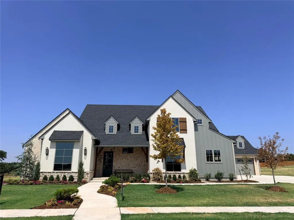 Residential Real Estate for Sale located in the neighborhood of SOMERSET RIDGE PH1, in the city of Arcadia, OK