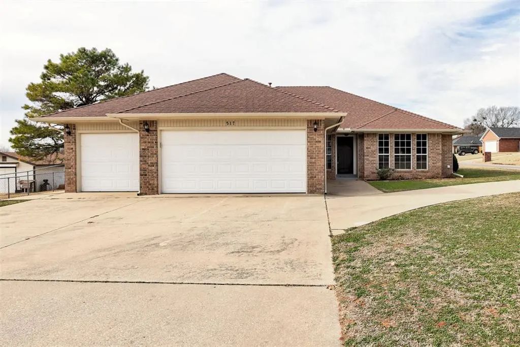 517 Bob White Drive, Purcell