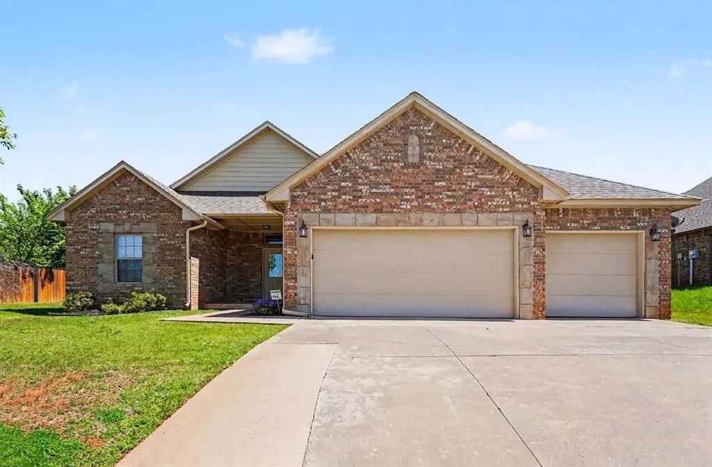 2400 Bretton Lane, Edmond