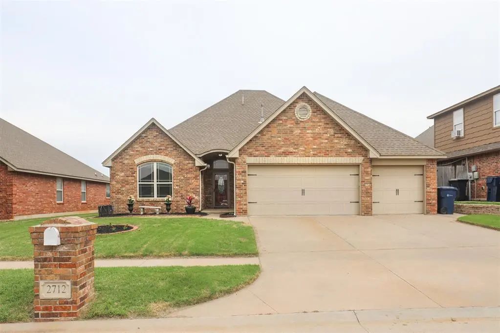 Residential Real Estate for Sale located in the neighborhood of CASTLEBROOK CROSSING 1ST ADDN, in the city of Yukon, OK