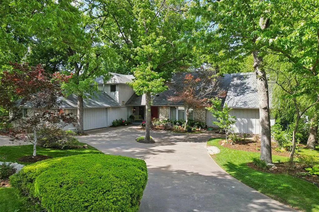 Residential Real Estate for Sale located in the neighborhood of Oak Tree, in the city of Edmond, OK