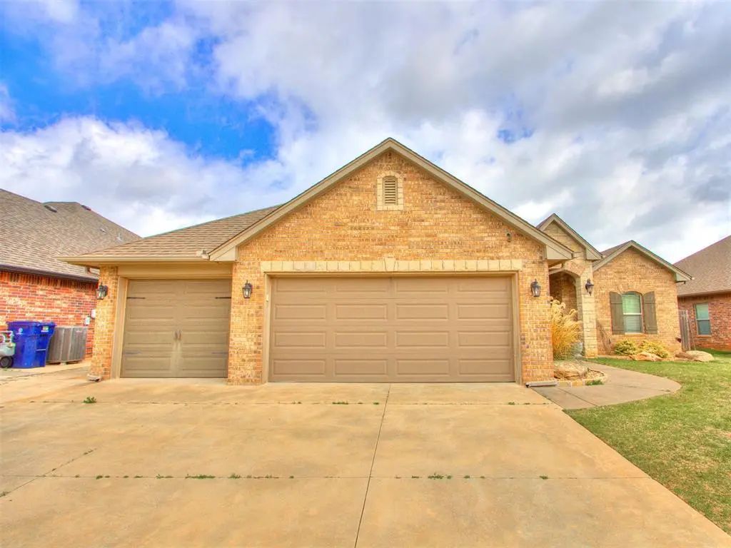 Residential Real Estate for Sale located in the neighborhood of Canterbury Sec 3, in the city of Mustang, OK
