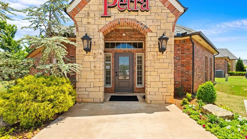 17338 N May Avenue, Edmond