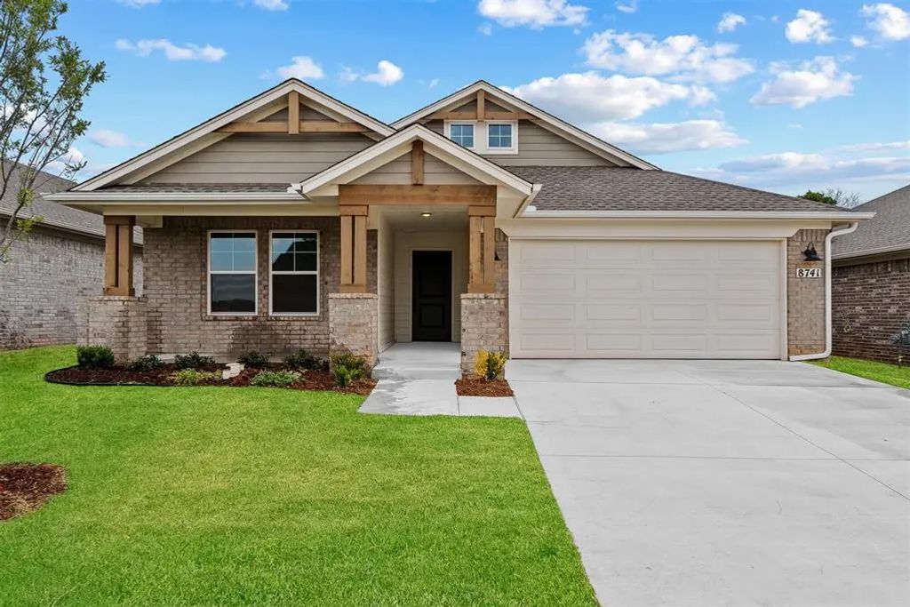 8741 Spruce Street, Edmond