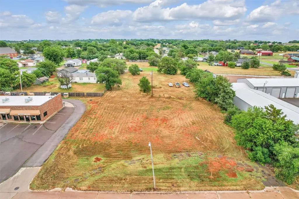 300 N Van Buren Avenue, Elk City