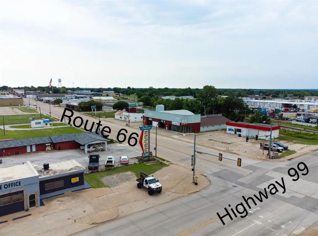 718 W Main Street, Stroud
