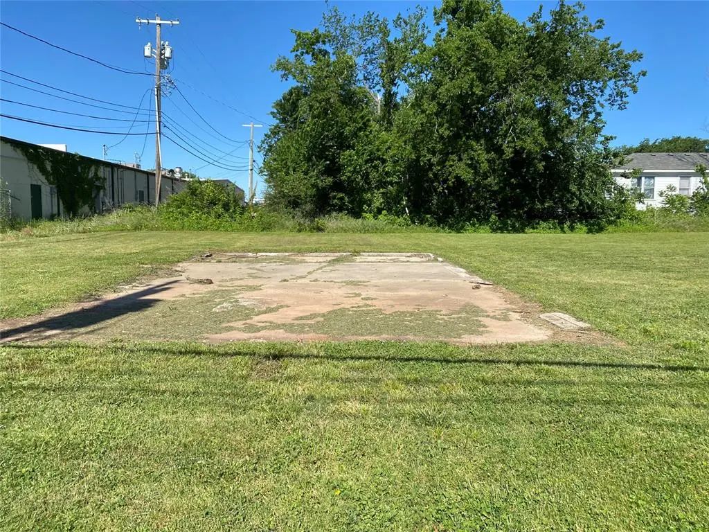 N Market & 32nd Street, Shawnee