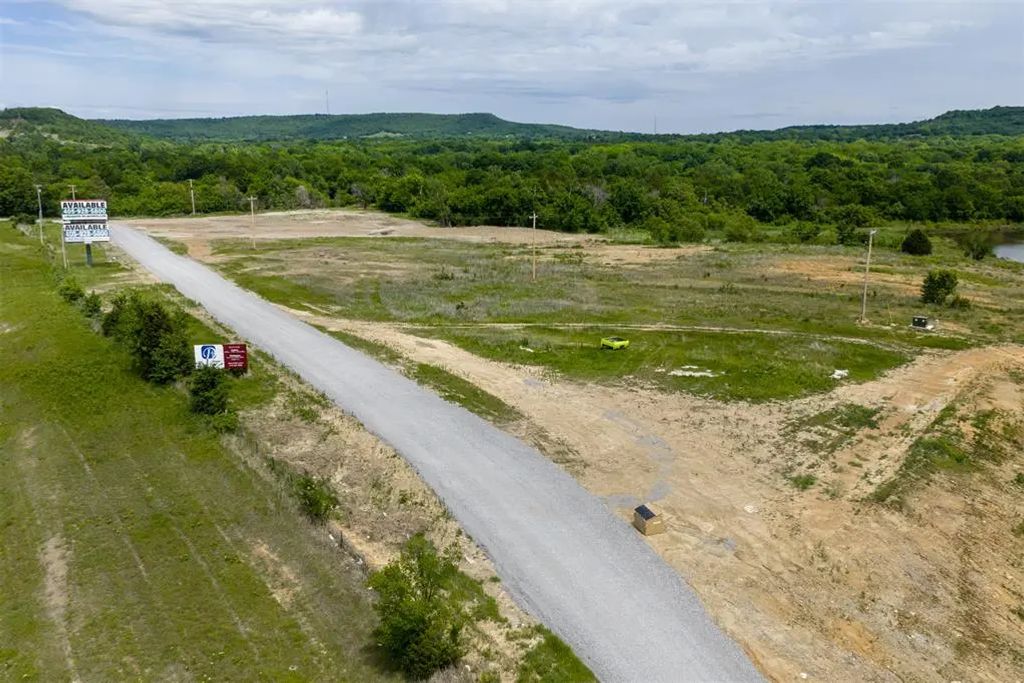 W 75 Highway, Henryetta
