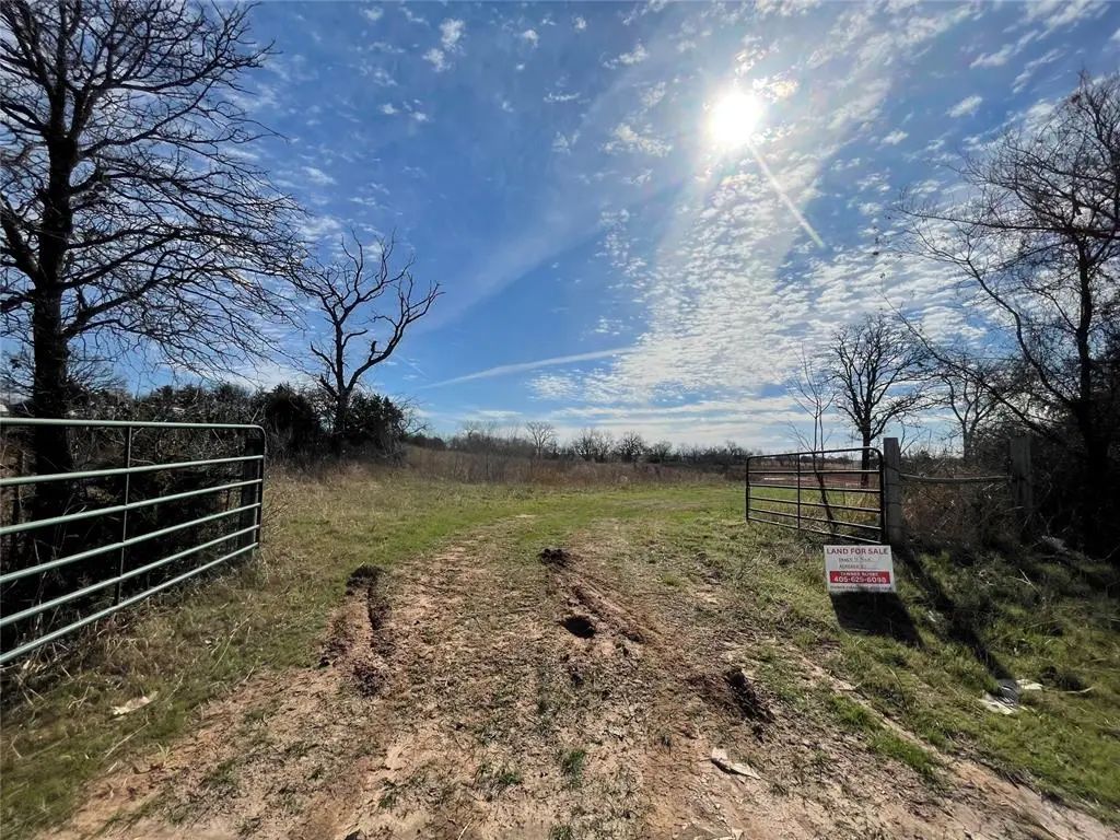 5805 N Ripley Road, Glencoe
