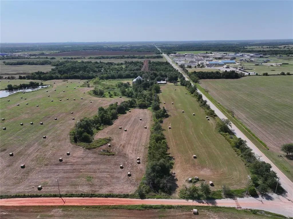 N Macarthur Boulevard, Edmond