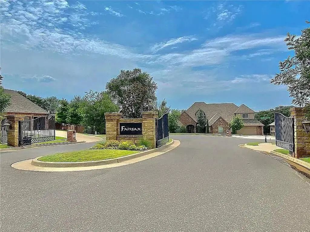2932 Lakeshire Ridge Way, Edmond