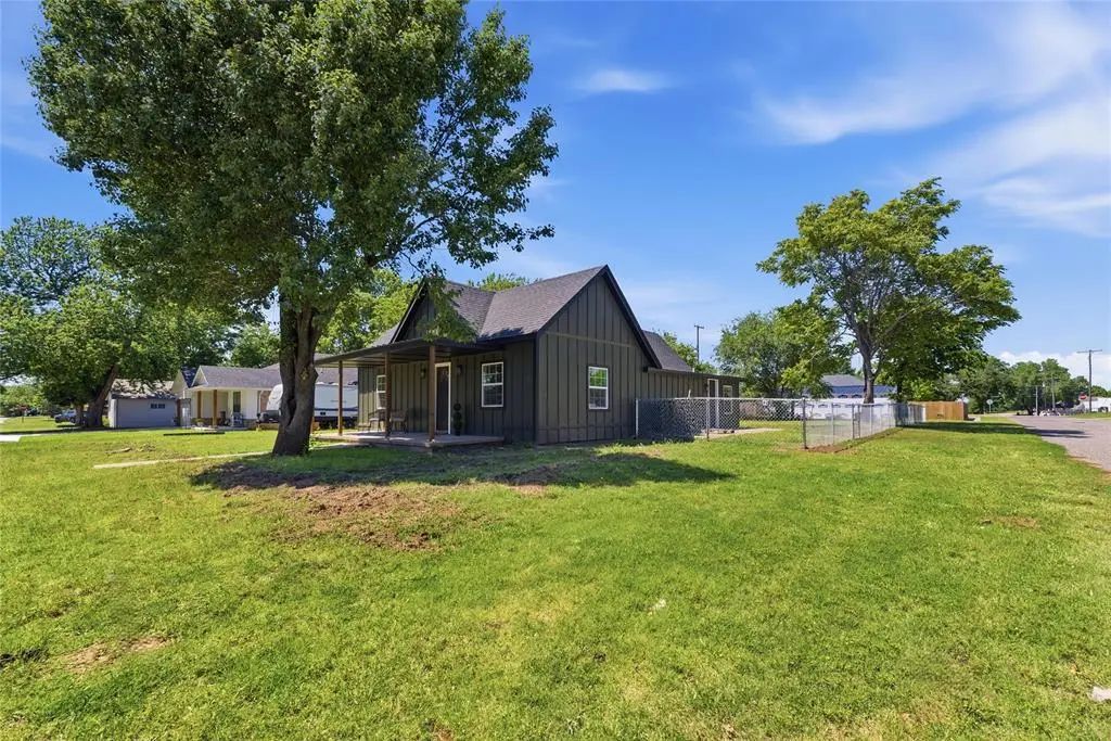 Residential Real Estate for Sale located in the neighborhood of Tuttle Ot, in the city of Tuttle, OK