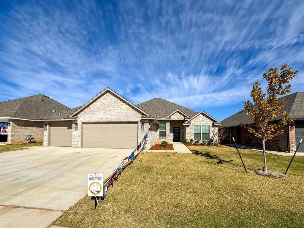 Homes for Sale located at 2909 Summit Hollow Circle, in the city of Norman, OK 73071