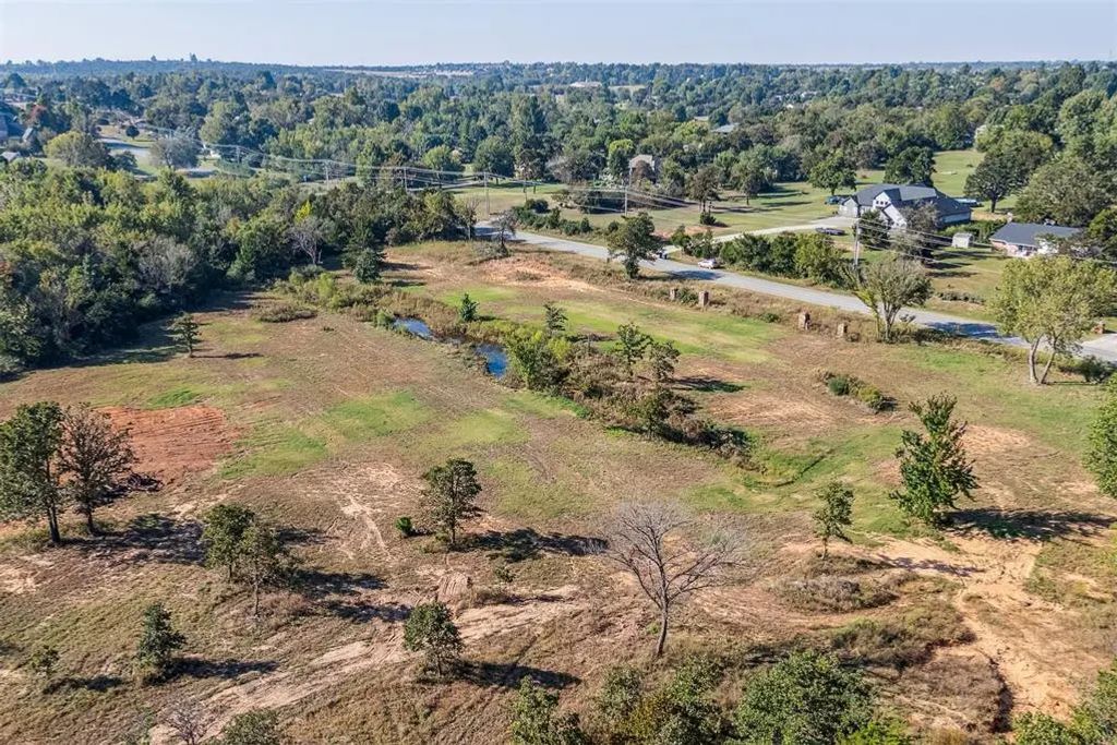 Henney Road, Choctaw
