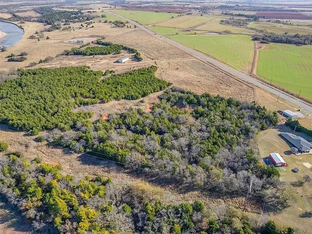 17000 W 33 Highway, Cashion