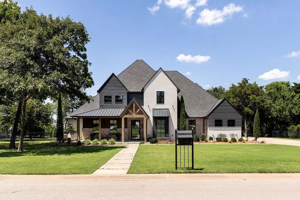 Residential Real Estate for Sale located in the neighborhood of The Falls, in the city of Jones, OK
