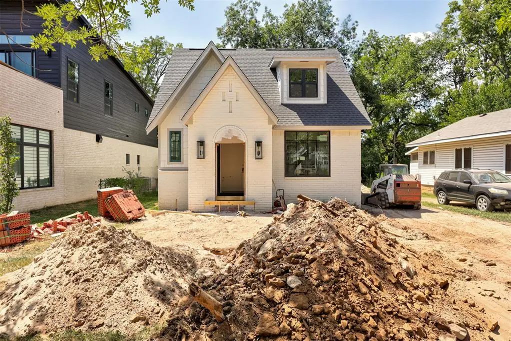 Residential Real Estate for Sale at 818 S Pickard Street in the city of Norman by MLS #1232900