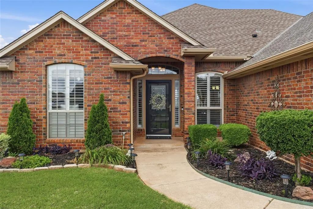 3017 Richfield Lane, Edmond