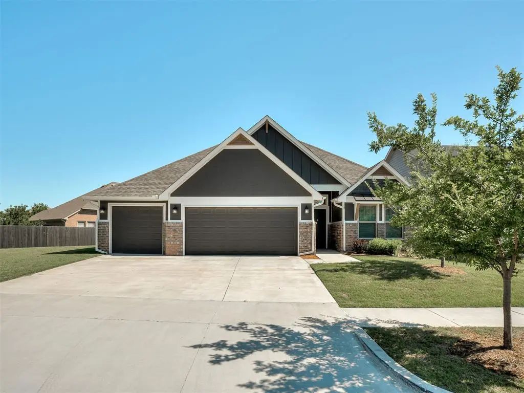 2309 Pueblos Road, Edmond