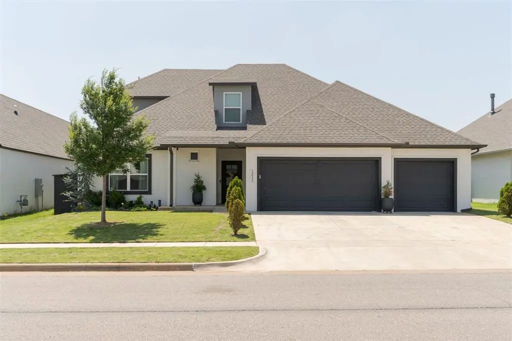 15933 Aparados Way, Edmond
