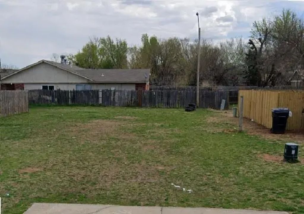 4704 Creek Court, Midwest City