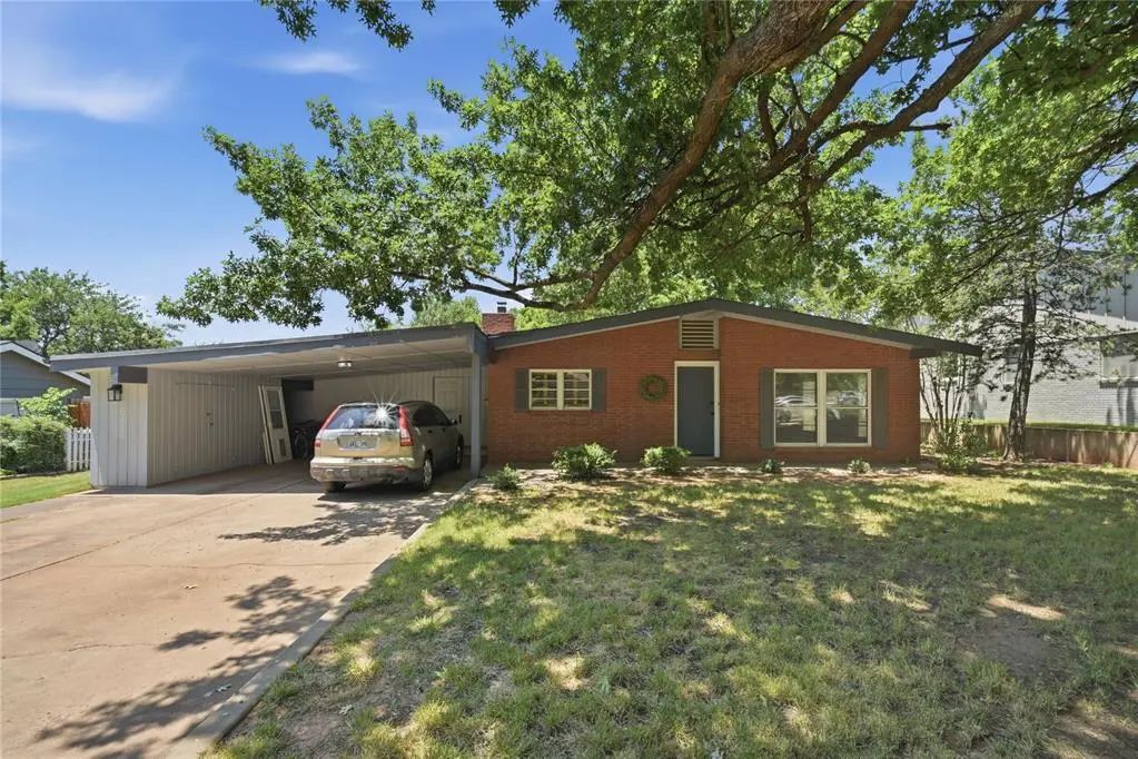 Homes for Sale located at 811 Myrtle Drive, in the city of Edmond, OK 73034