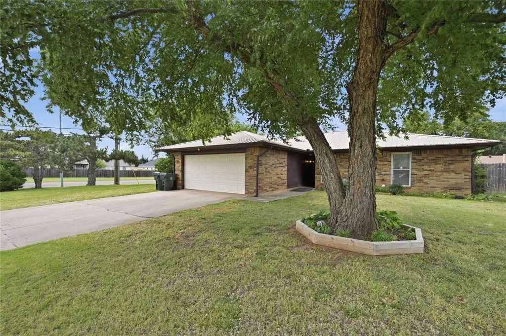 Residential Real Estate for Sale located in the neighborhood of Meadowood, in the city of Oklahoma City, OK