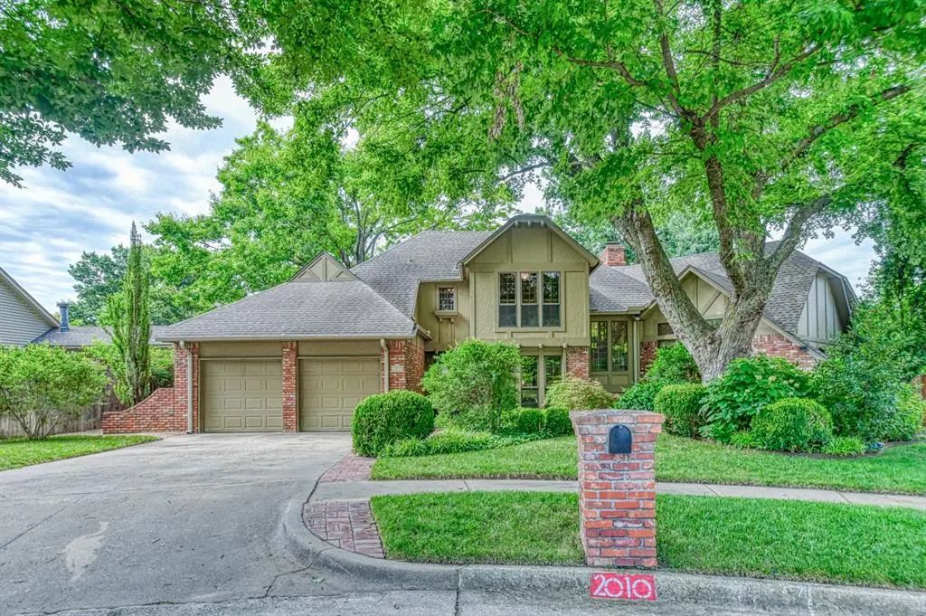 2010 Trailpine Court, Norman