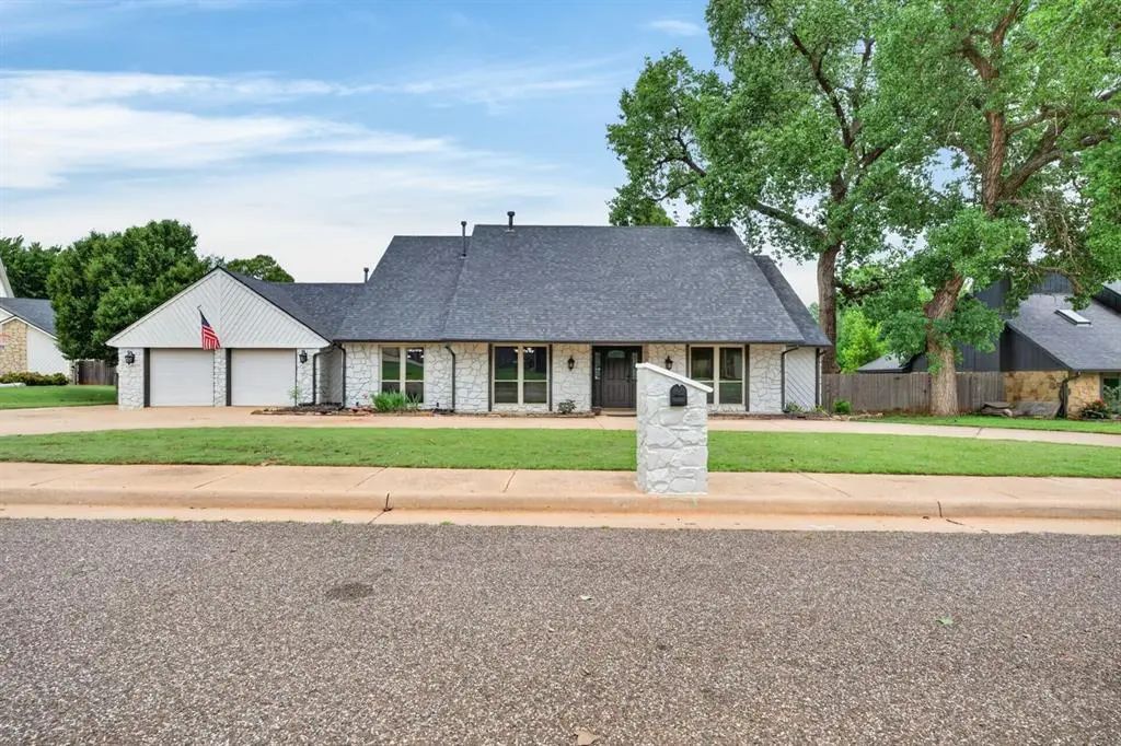 1809 Nighthawk Court, Edmond