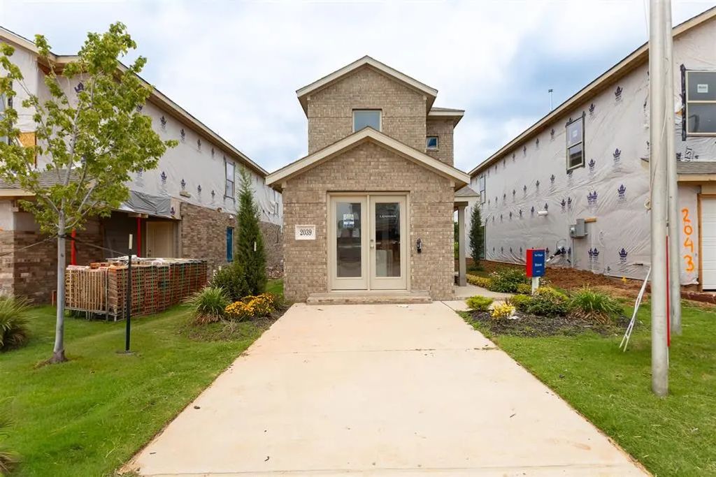 2039 Delphine Drive, Norman