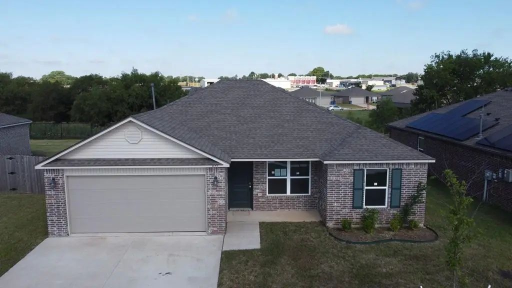 Residential Real Estate for Sale located in the neighborhood of Fox Hollow Ph 5, in the city of Newcastle, OK
